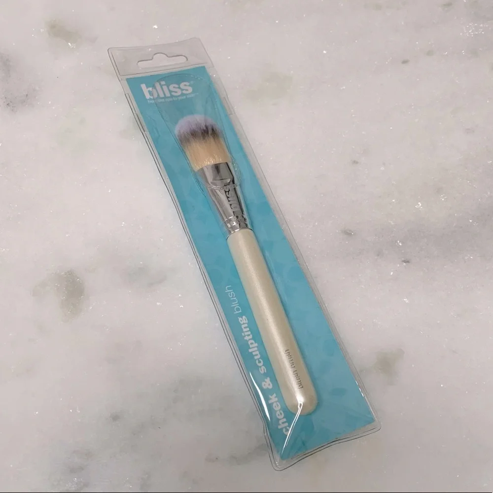 Bliss Cosmetics blush brush - Picture 3 of 3